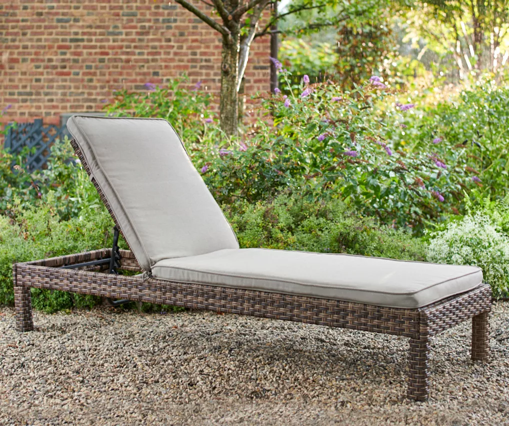 Broyhill Eagle Brooke All-Weather Wicker Cushioned Chaise Lounger 6 Broyhill Eagle Brooke All-Weather Wicker Cushioned Chaise Lounger - Image 4