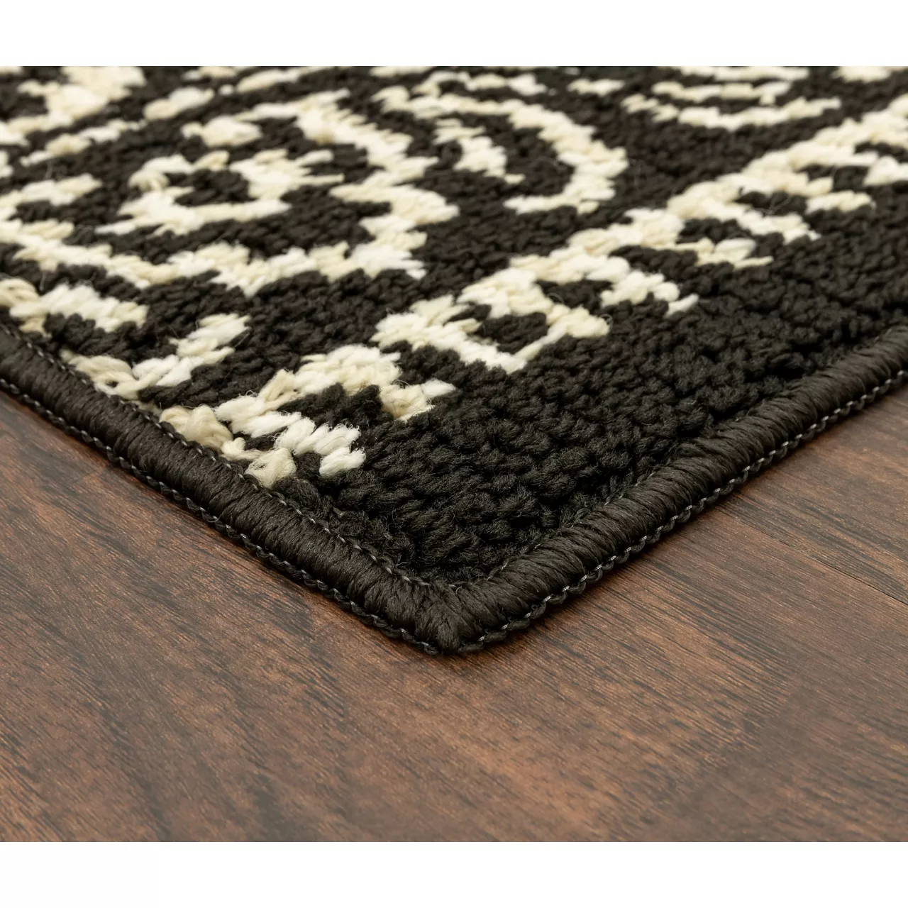 Broyhill Black & White Ornate Fascination Accent Rug 16 Broyhill Black & White Ornate Fascination Accent Rug - Image 14