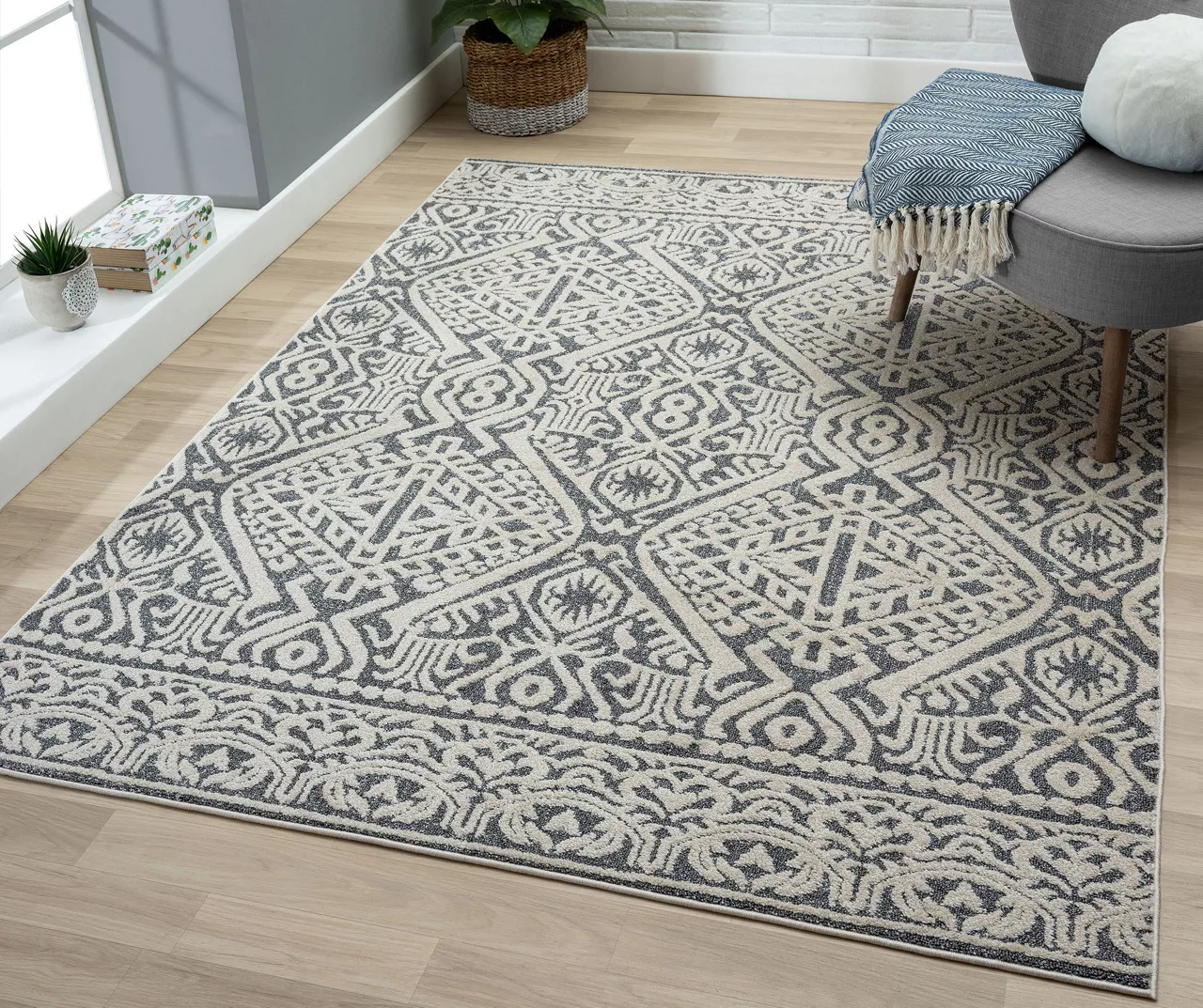 Aschot Gray Medallion Area Rug, (5' X 7') 4 Aschot Gray Medallion Area Rug, (5' X 7') - Image 2